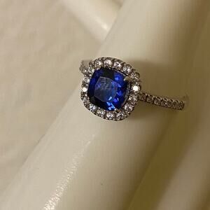 Beautiful 10k White Gold Blue Lab Crated Sapphire Ring Size 7
